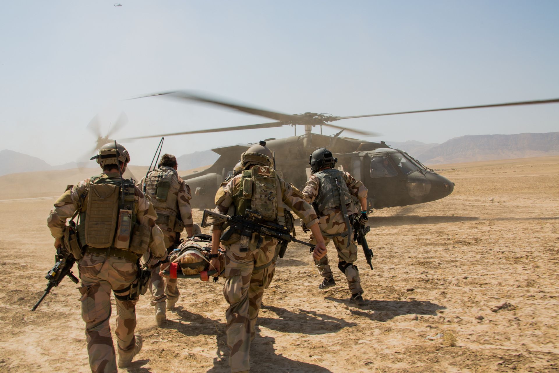 Løs oppdraget, ta vare på dine soldater. Men hvordan?