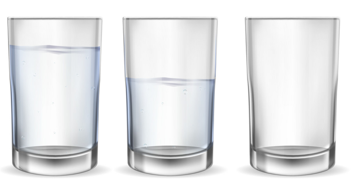 Пустой и полный стакан. Прозрачная вода в стакане. Полный стакан. Бокалы для воды. Четыре одинаковых стакана заполнили разными жидкостями