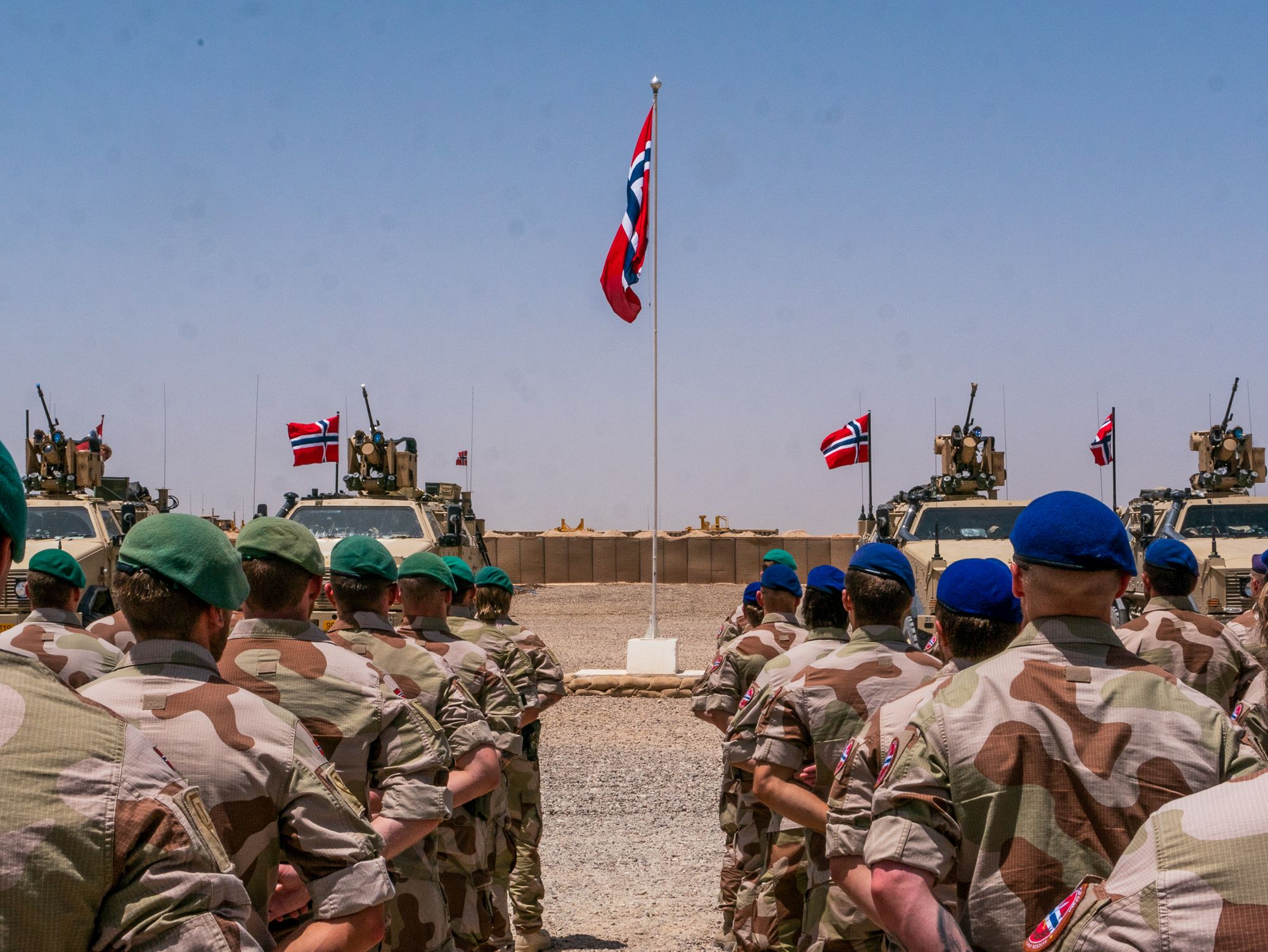 Kom deg ut eller kom deg ut: 
Betydningen av intops for karriere, kompetanse og prestasjoner i Forsvaret.