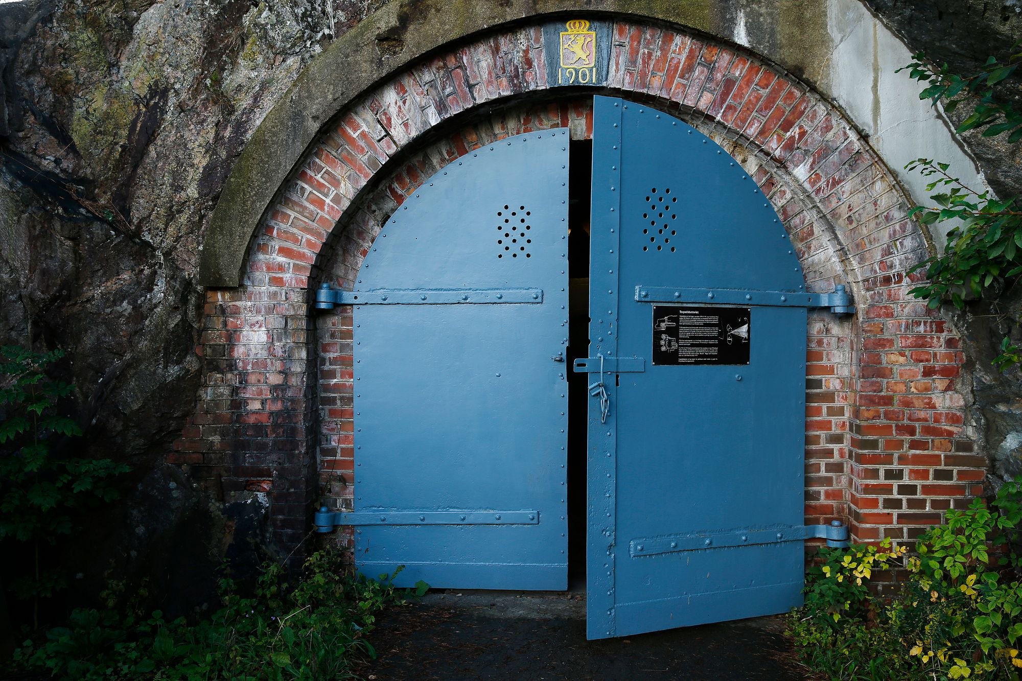 Mellom landmakter og sjømakter