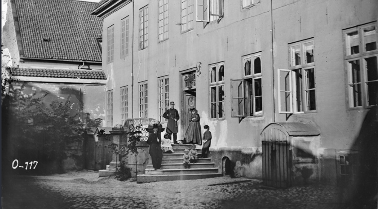 Aldri mer 9. april og utdanningsreformen; et tankesprang om forsvarsevne og ansvar