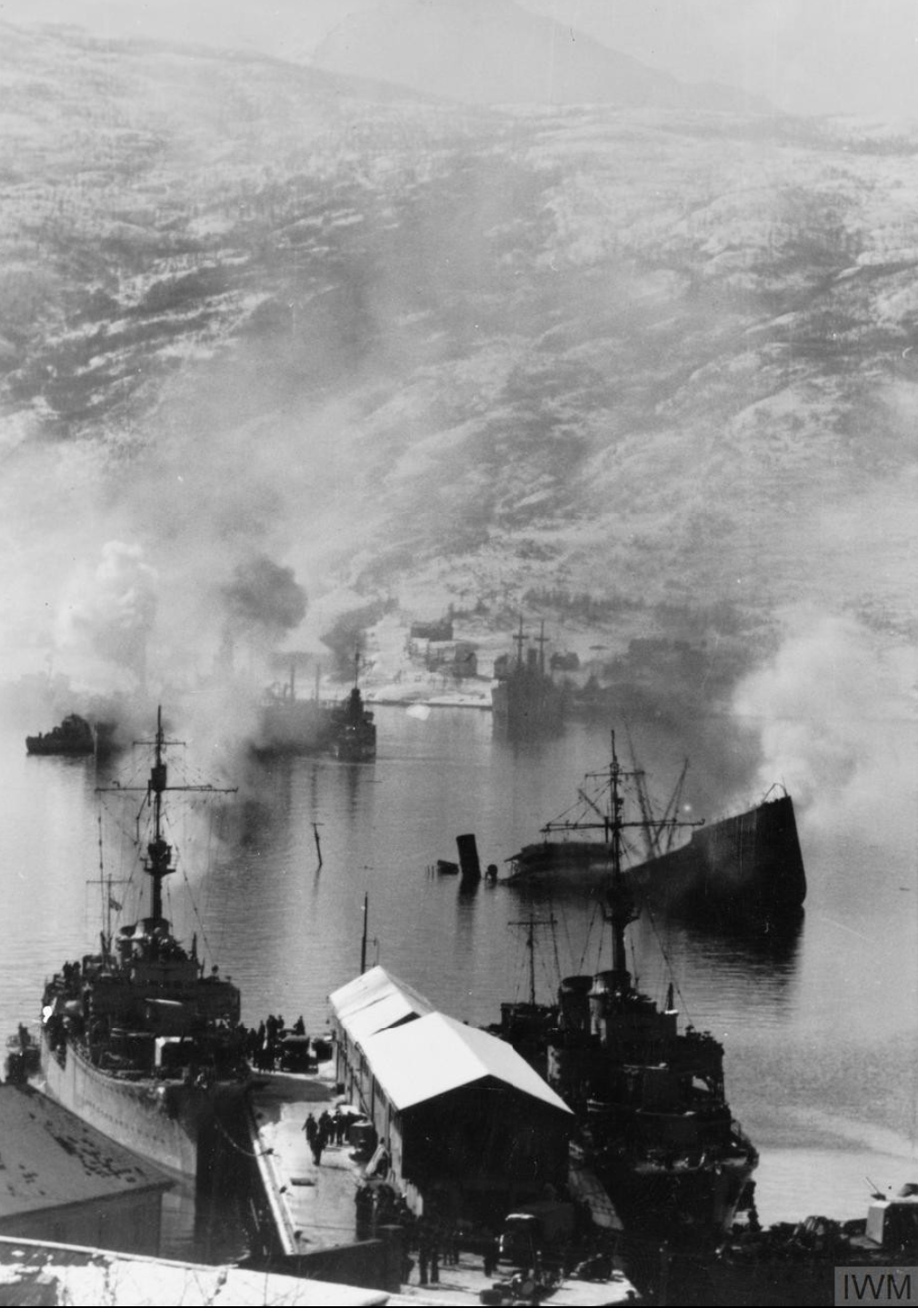 Операция норвегия. Narvik 1940. Битва за Нарвик. Бои за Нарвик. Нарвик Норвегия 1940.