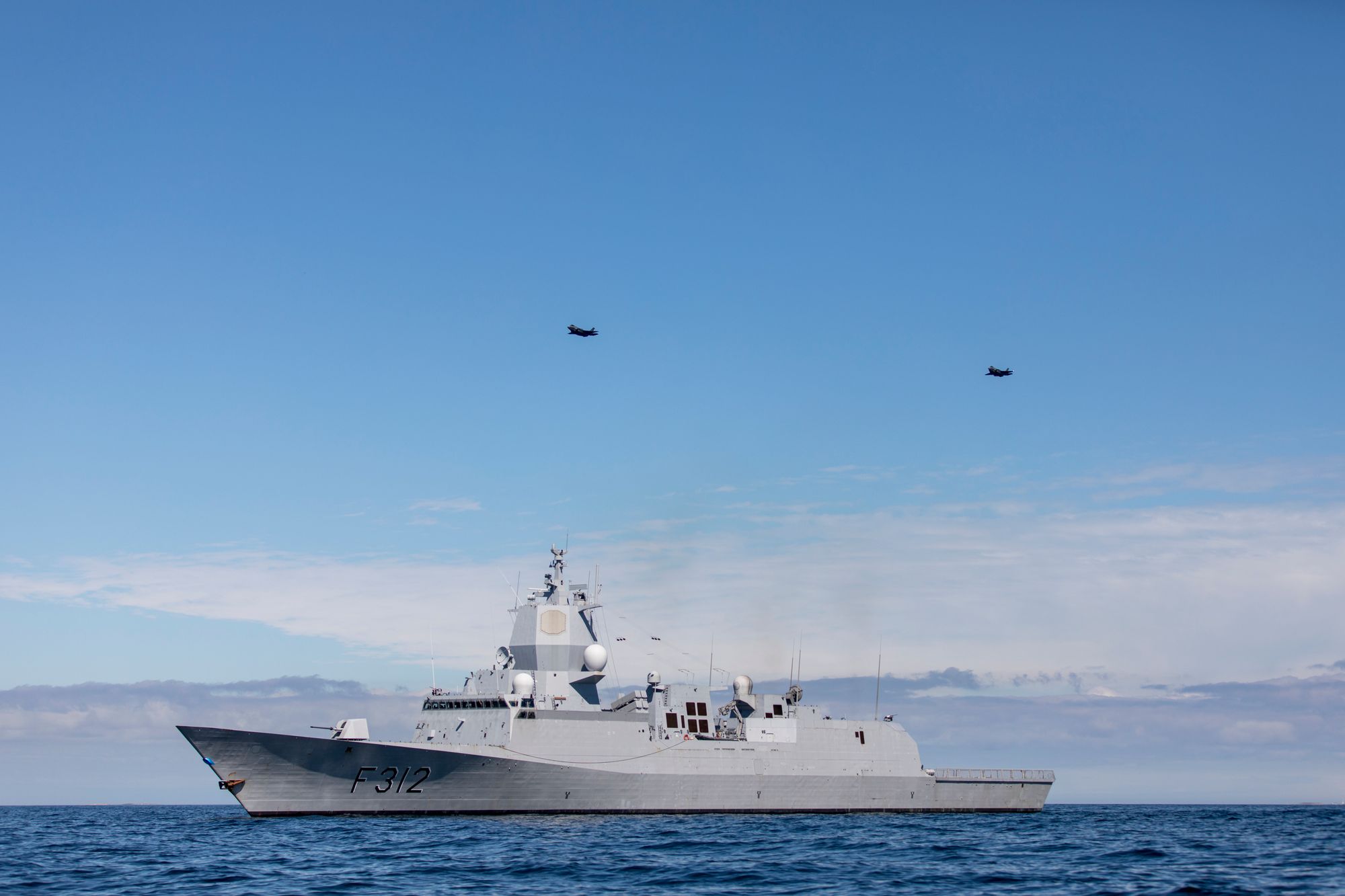 Luftmakt: det primære virkemiddelet i høyintensitetsoperasjoner til havs