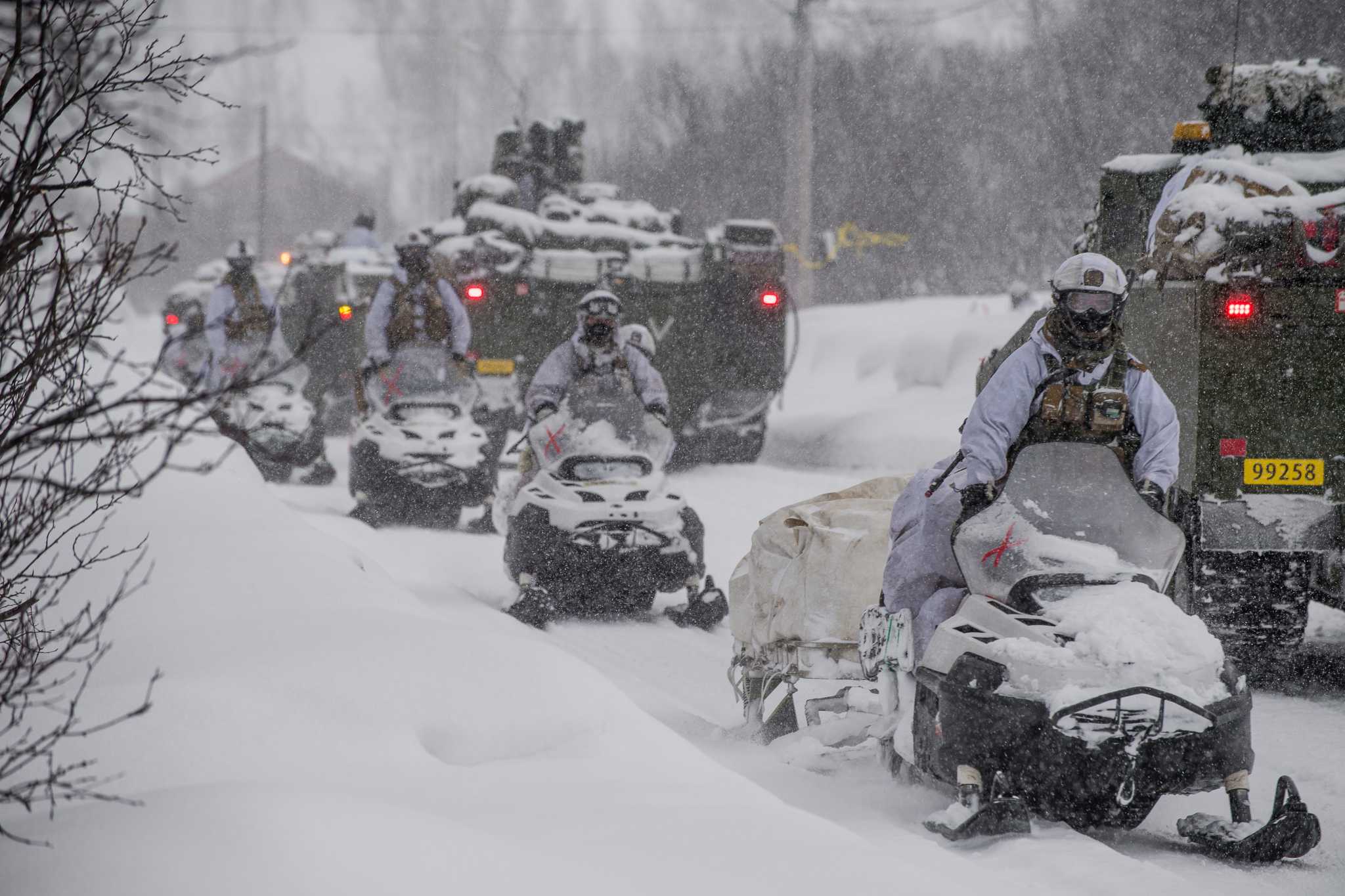 Армейский зим. Спецназ Норвегии егеря. Учения зимой. Военные учения зимой. Военные учения НАТО зима.