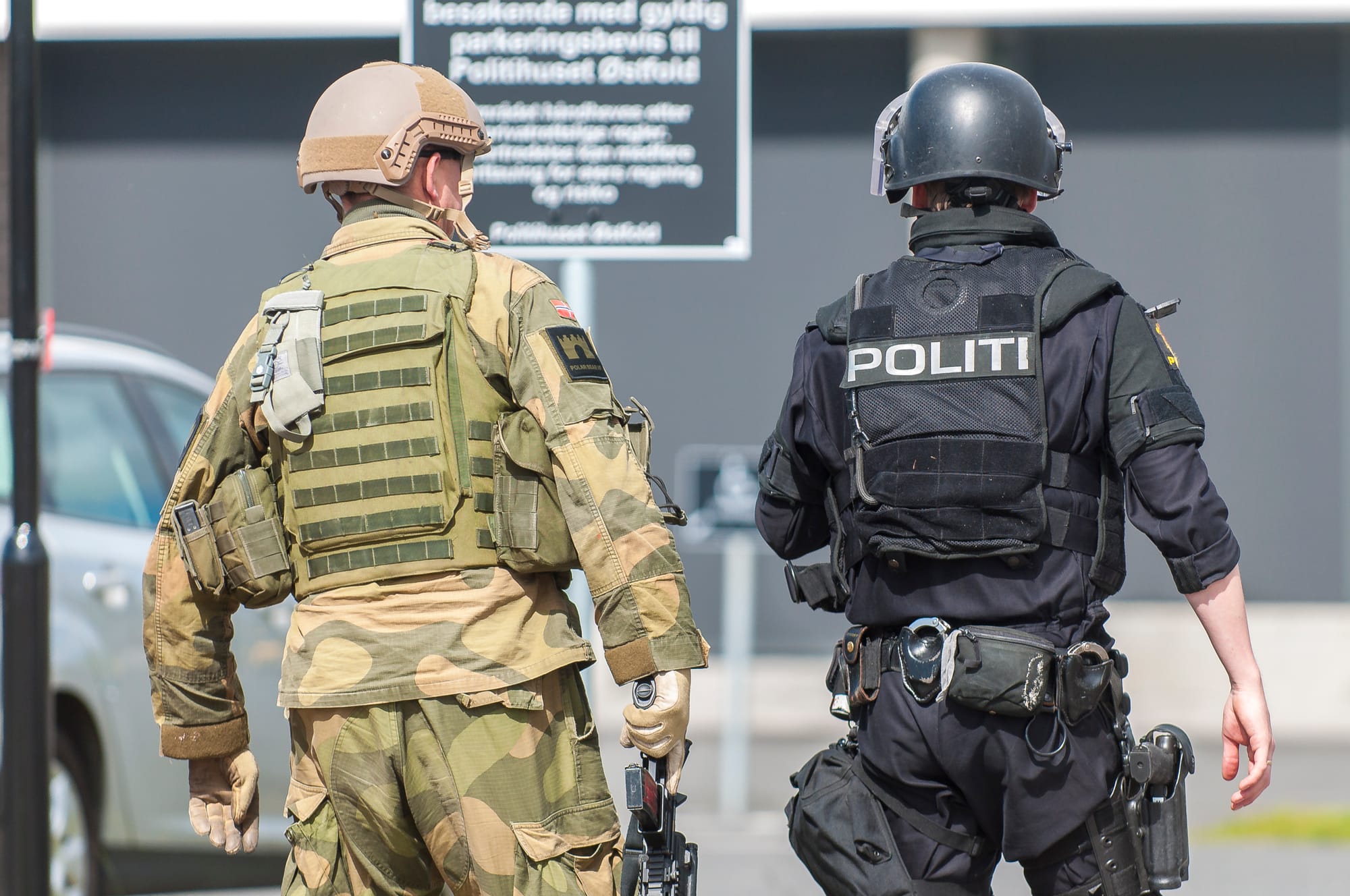 Fysisk makt og nærkamp – parallelle prosesser mot samme mål