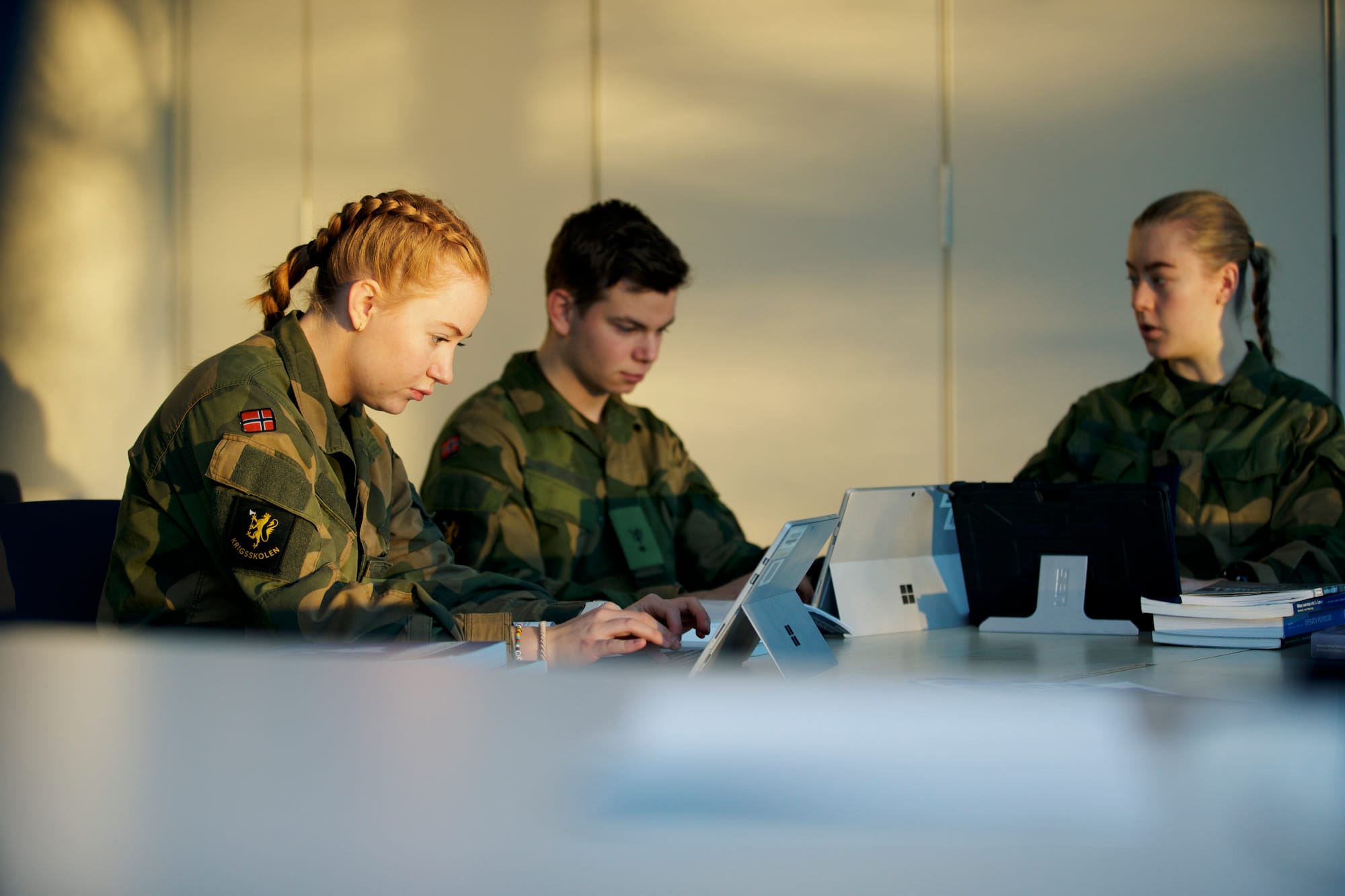 Akademiker i uniform: Hva skjer når sivil utdanning møter militær virkelighet?