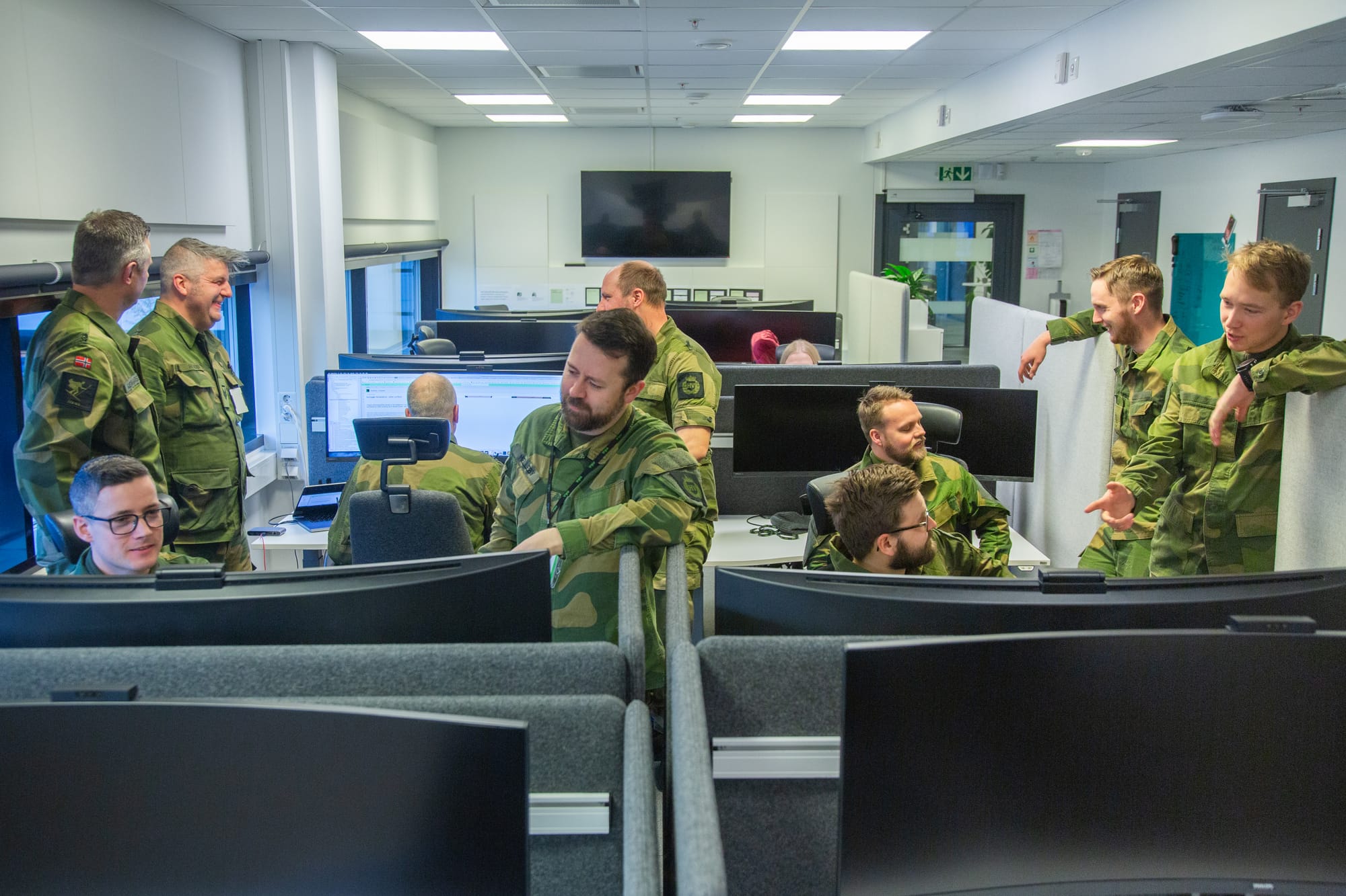 Hvorfor blir sivile i Forsvaret – og hva betyr det for fremtidens rekruttering?