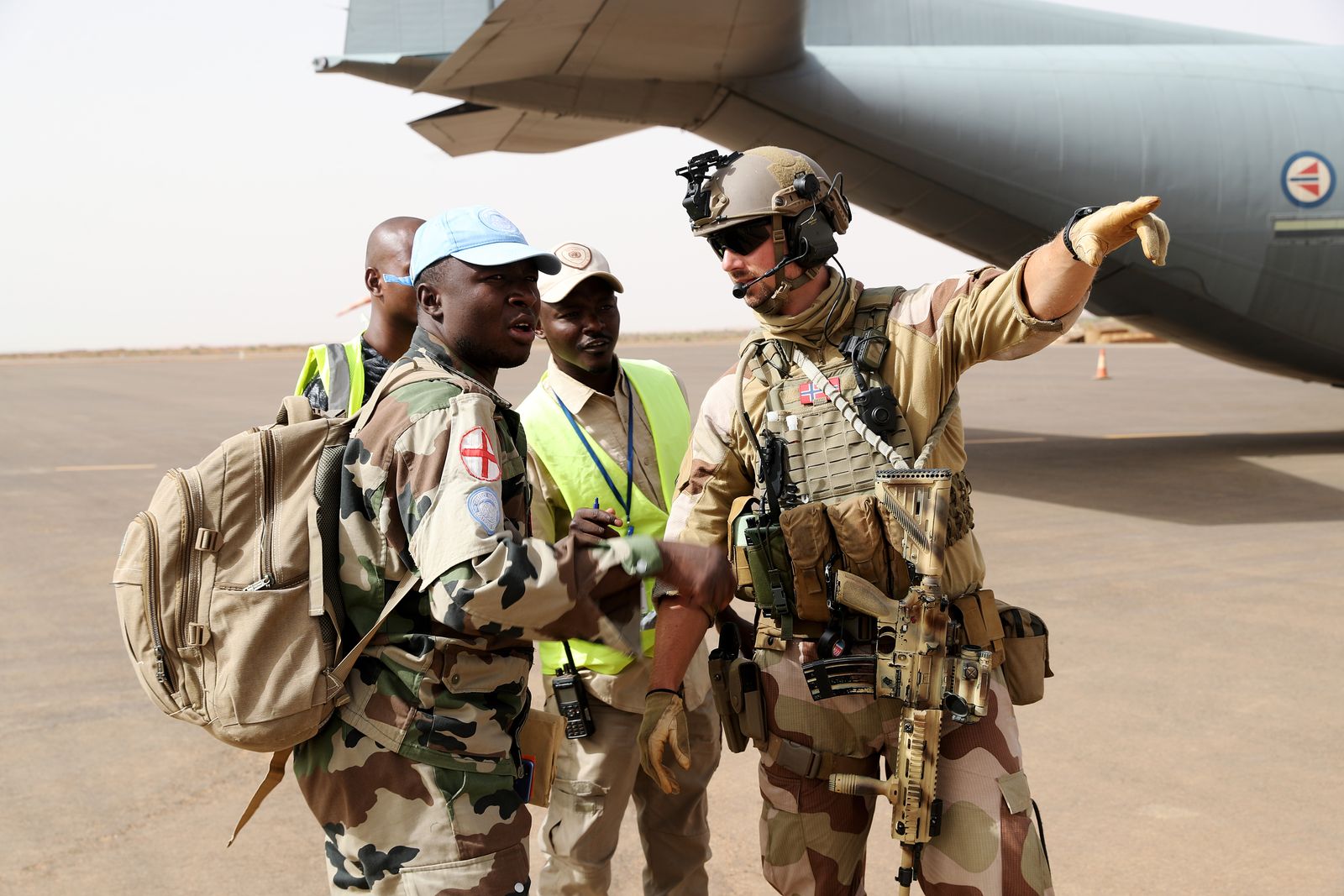 Sverd, plog og penn: Helhetlig statsbygging i møte med overhengende globale trusler