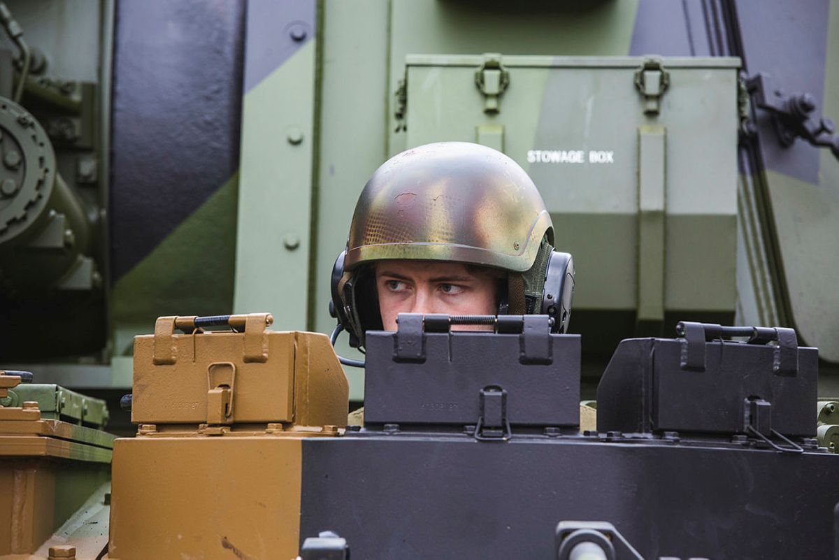 Forsvarets selvpåførte tvangstrøye