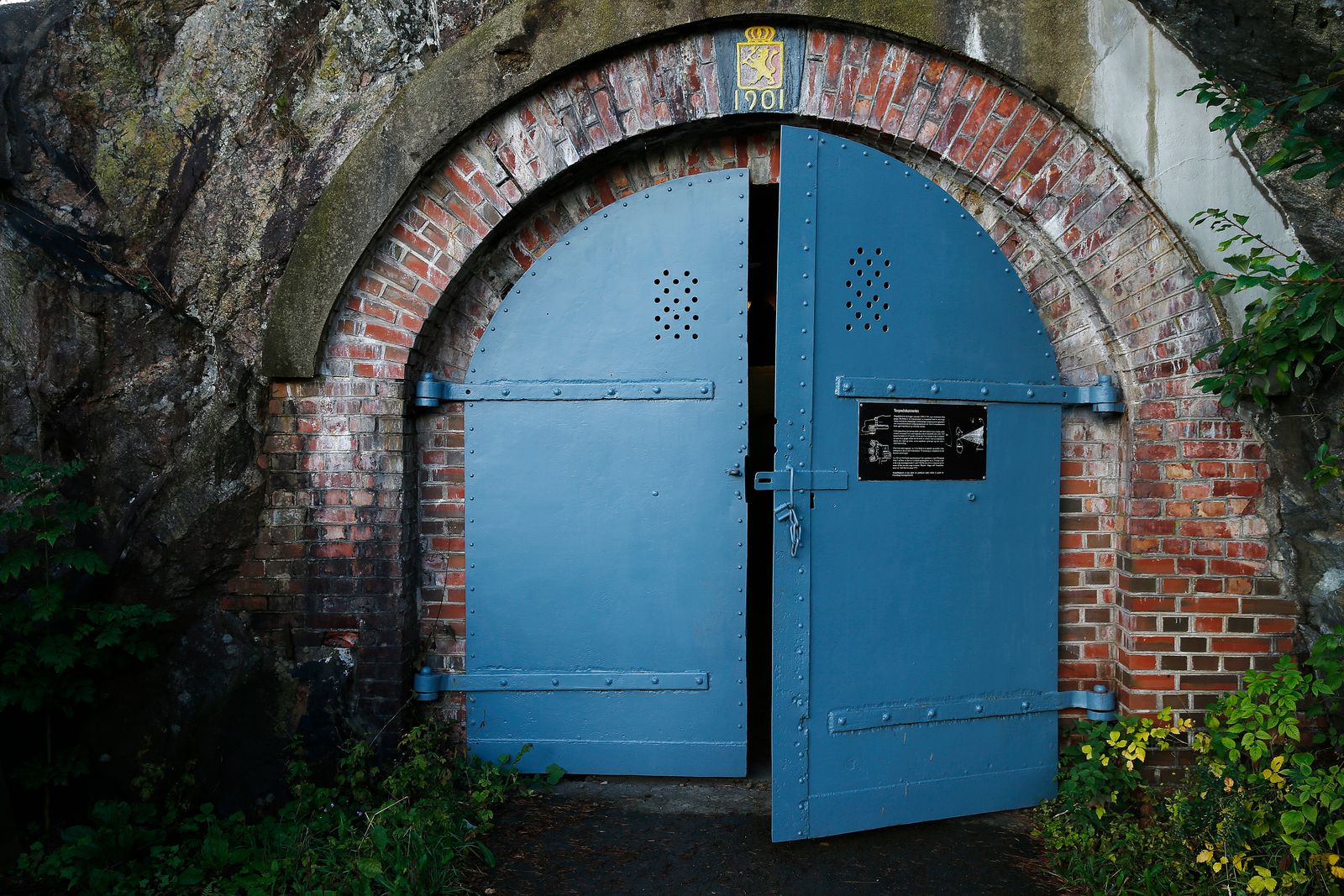 Mellom landmakter og sjømakter