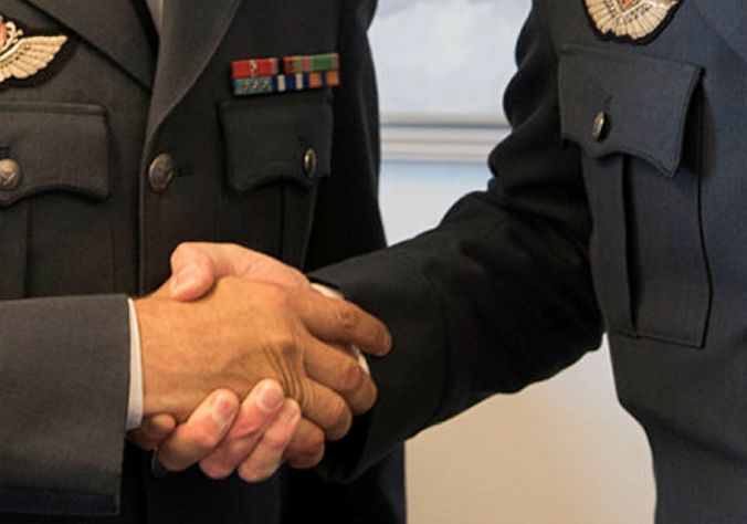 Lederstillinger som belønning og vennegave