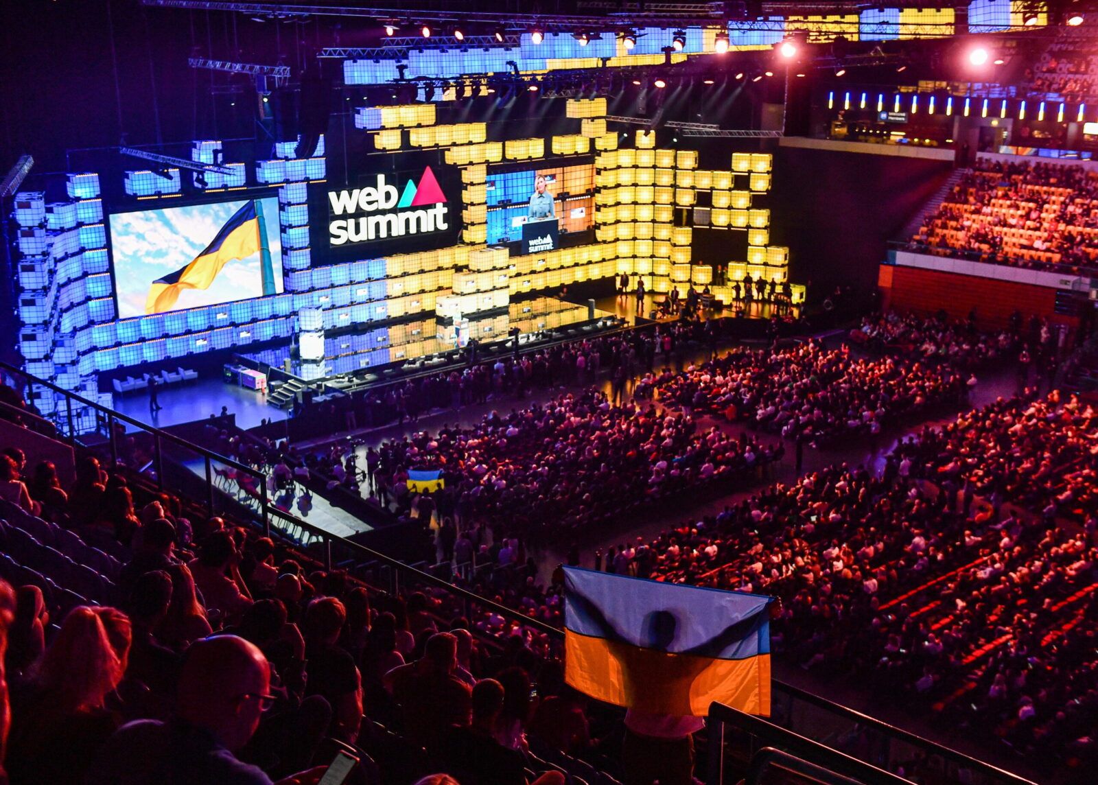 Civilian and Private Actors' Support of Ukrainian National Resistance