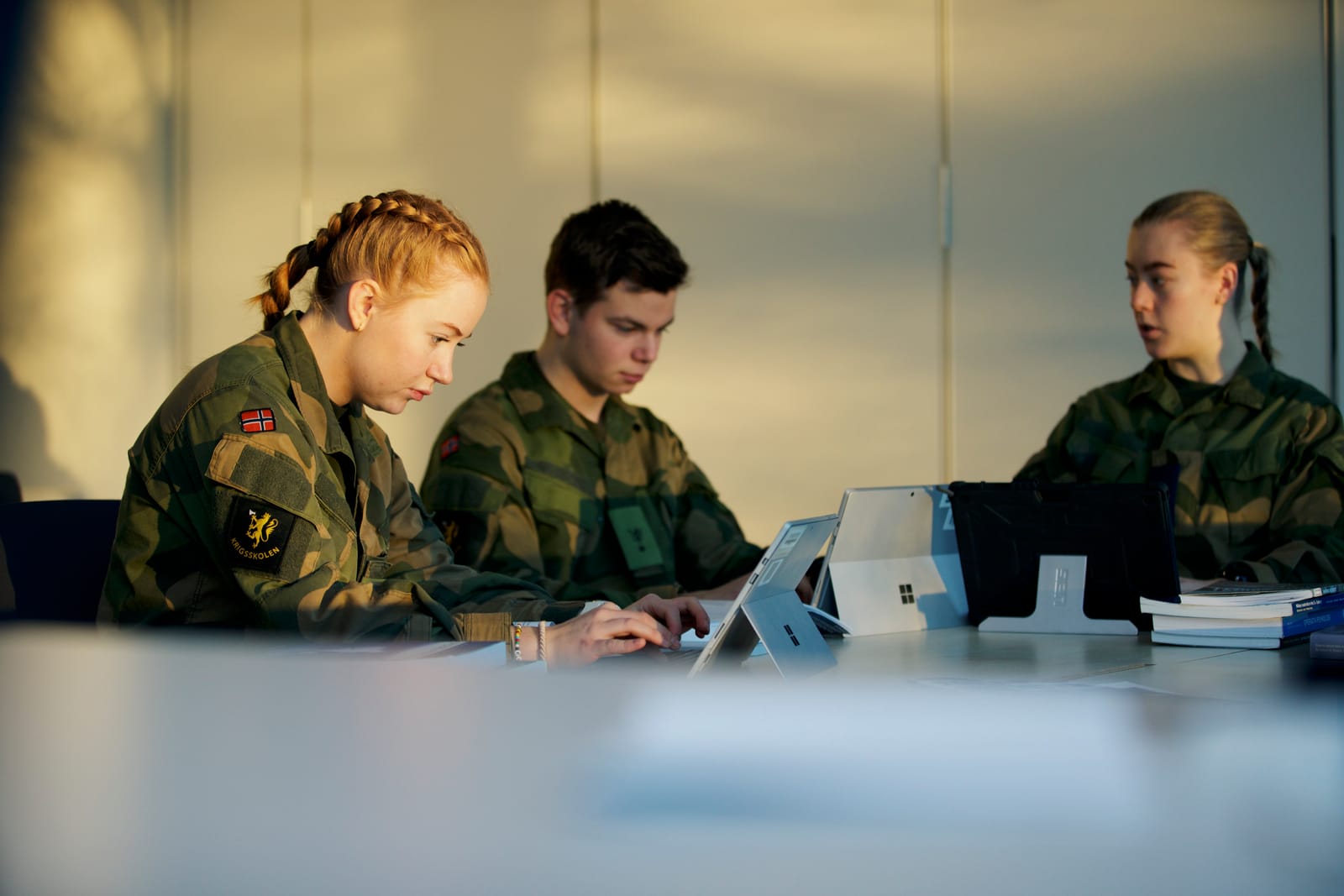 Akademiker i uniform: Hva skjer når sivil utdanning møter militær virkelighet?