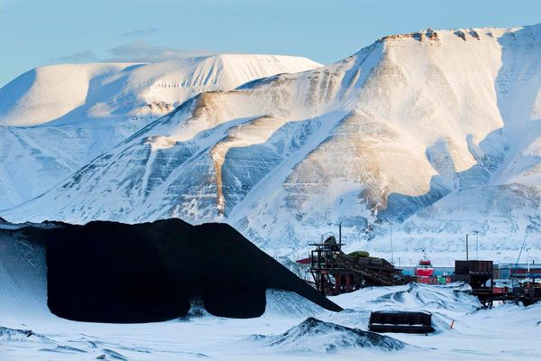 To-sidig risikoatferd på Svalbard - Et psykologisk perspektiv på sikkerhetspolitikken i nord