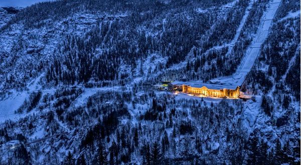 Den norske atomlandsbyen – Om tungtvannets tause forsvarsnettverk, av Jan Ketil Arnulf